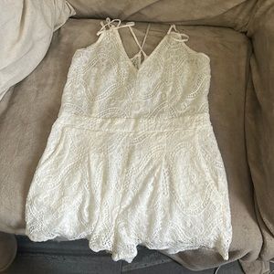 Gently ♥️ Kendall & Kylie lace romper